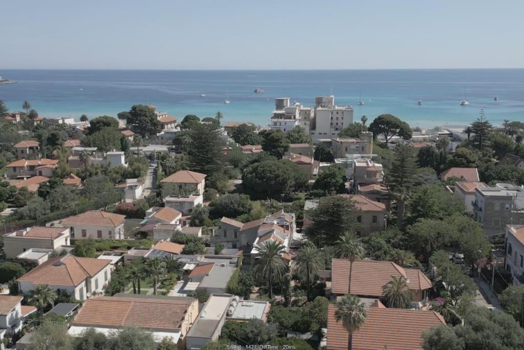 Apartment By The Sea Mondello Beach باليرمو المظهر الخارجي الصورة